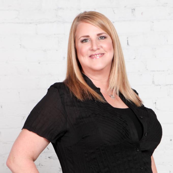Lori Thomas - Stylist at Dosha Salon Spa Lori Thomas - Stylist at Dosha Salon Spa